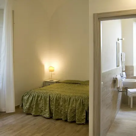 לינה וארוחת בוקר Relais La Corte Dei Cavalieri 2*
