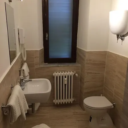 לינה וארוחת בוקר Relais La Corte Dei Cavalieri 2*